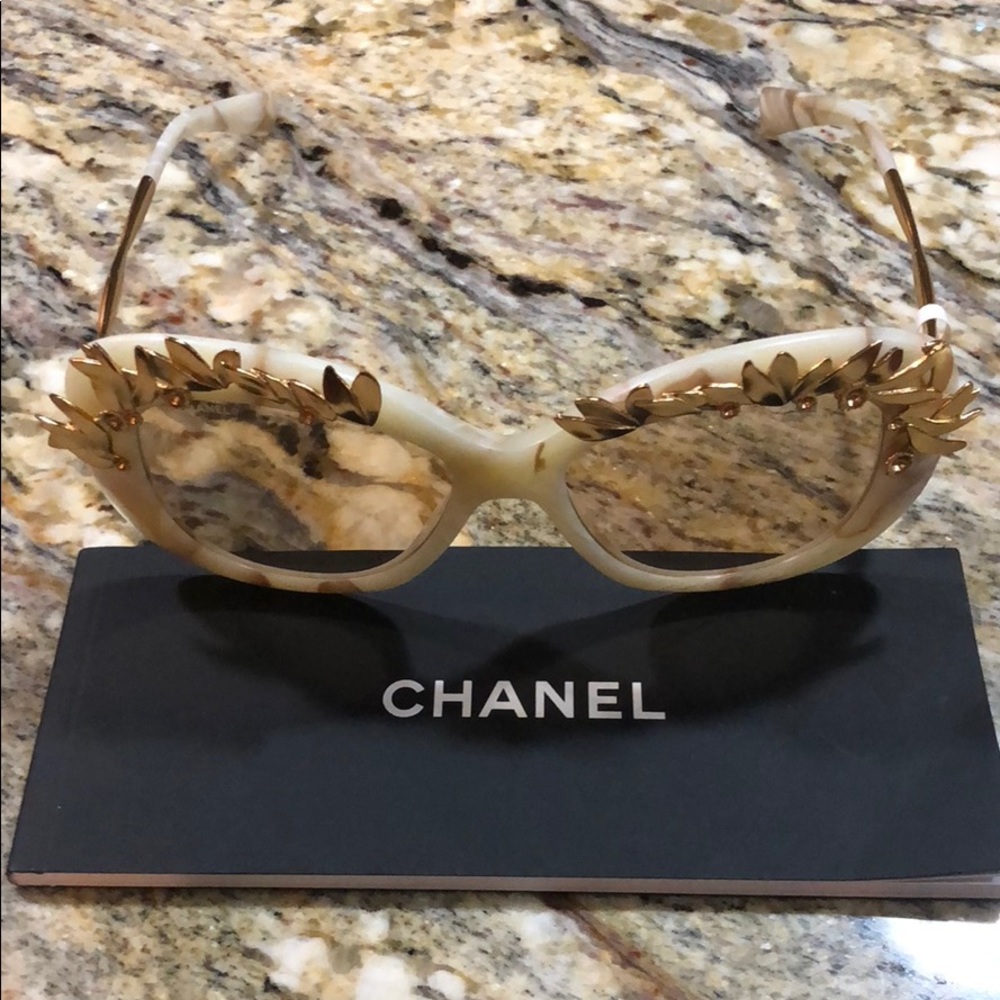 NEW, Authentic CHANEL Oval Marble Sunglasses - Picture 3 of 7